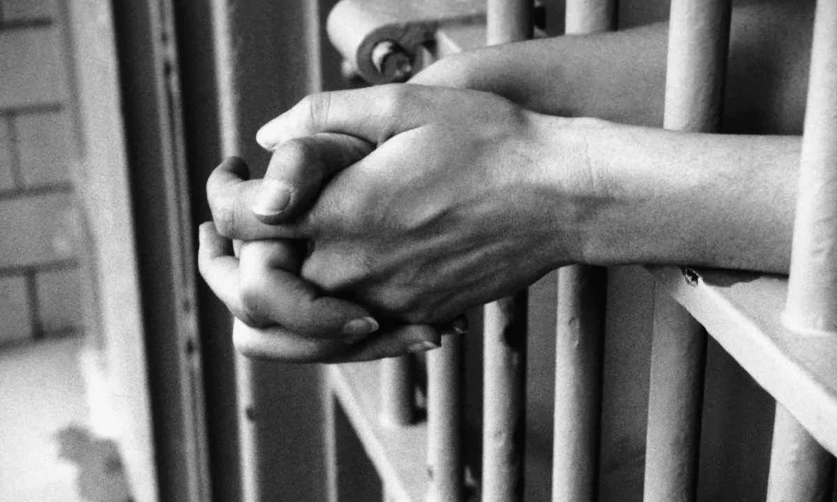 Prisión preventiva contra implicado en red de estafadores de adultos mayores