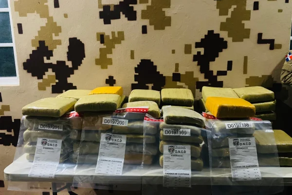CESFRONT y DNCD decomisan más de 293 libras de presumible marihuana en Pedernales