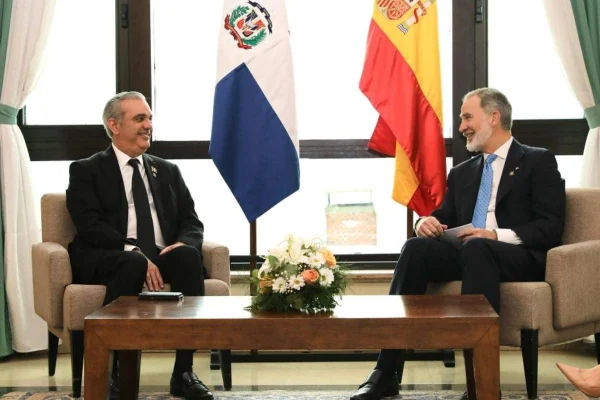 Abinader se reúne con el Rey de España