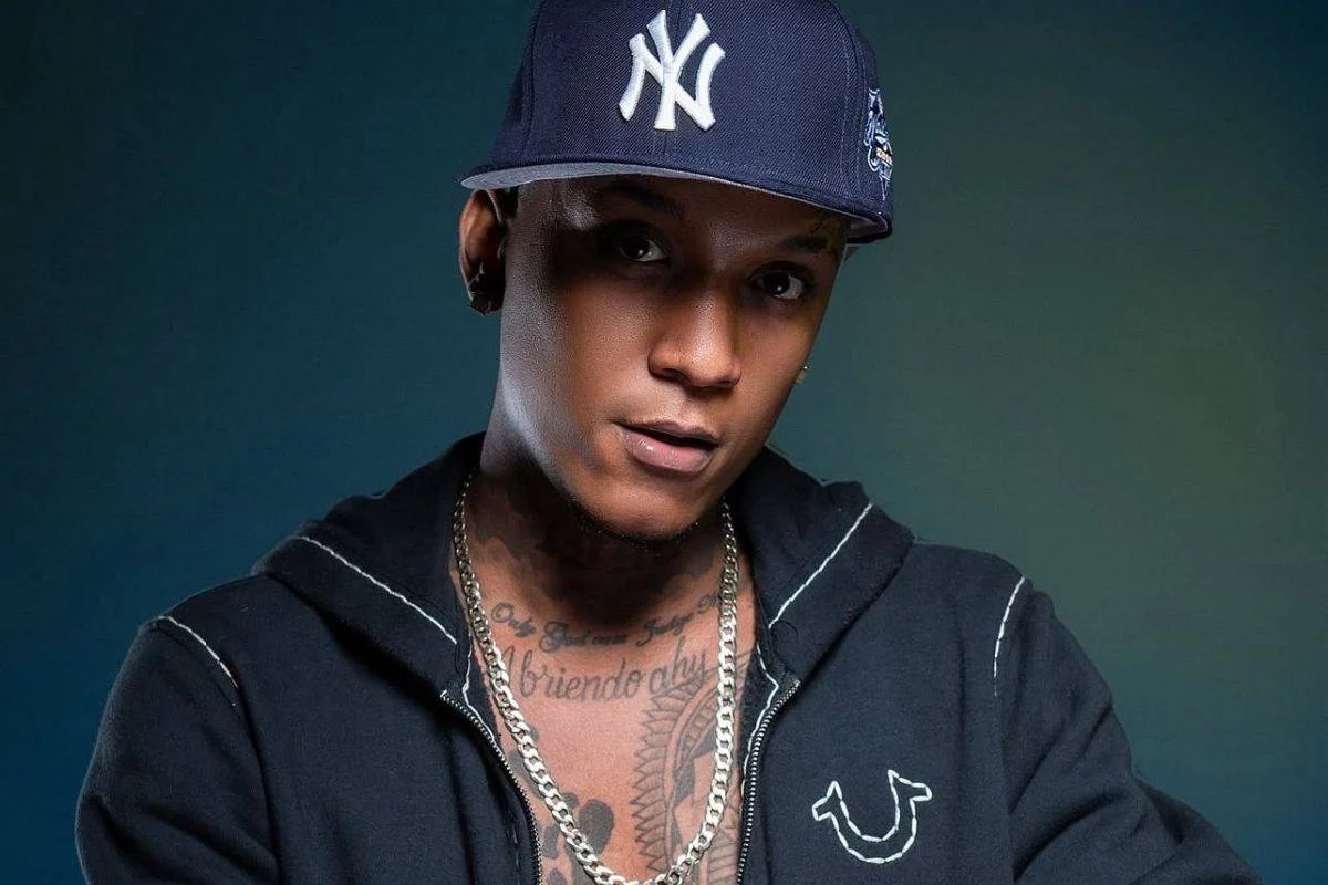 Activo Tuesdays Entertainment Firma al Urbano Dominicano Darlyn Nay