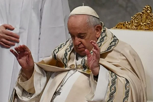 El papa Francisco pasa la noche estable tras sufrir insuficiencia respiratoria