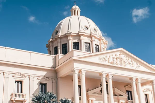 Gobierno emite decreto 130-25 y pone en retiro a generales del ERD y la FARD