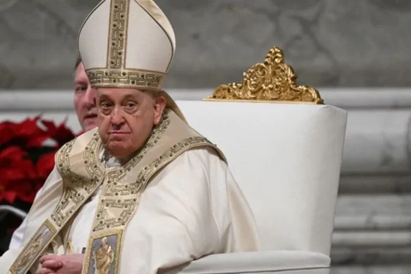 El papa Francisco avanza en su recuperación y mantiene estabilidad, según el Vaticano