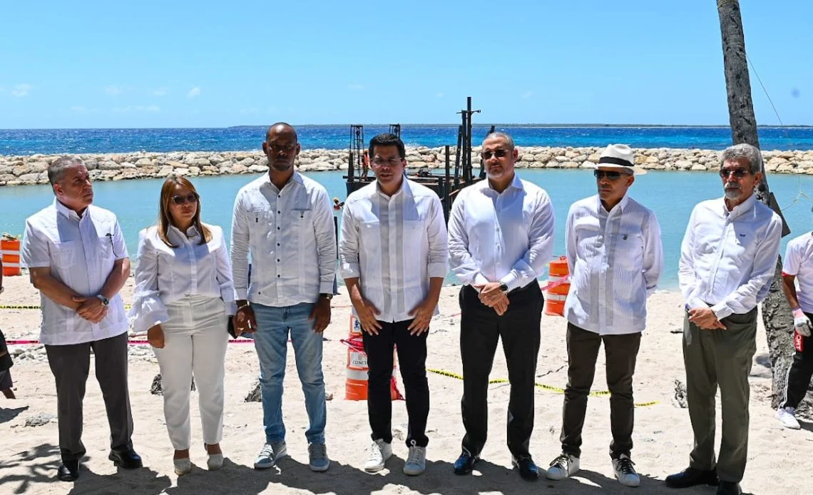 Turismo inicia construcción muelle turístico Caleta con inversión de RD$30,773,790 en la Romana