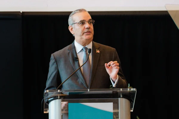 Abinader promueve a RD como destino ideal para la inversión industrial textil y de calzado