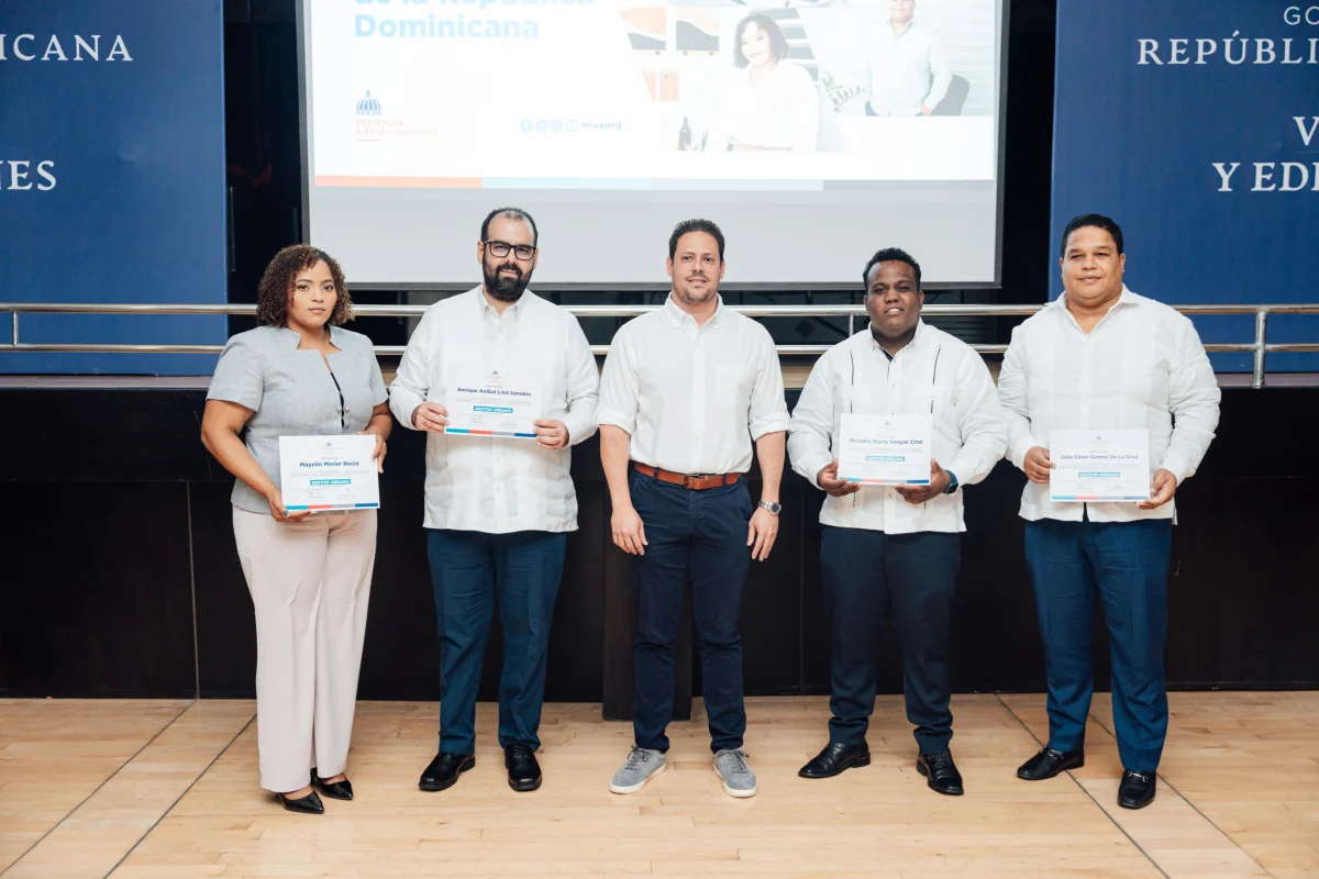 Ministro Carlos Bonilla juramenta primeros gestores urbanos de la República Dominicana