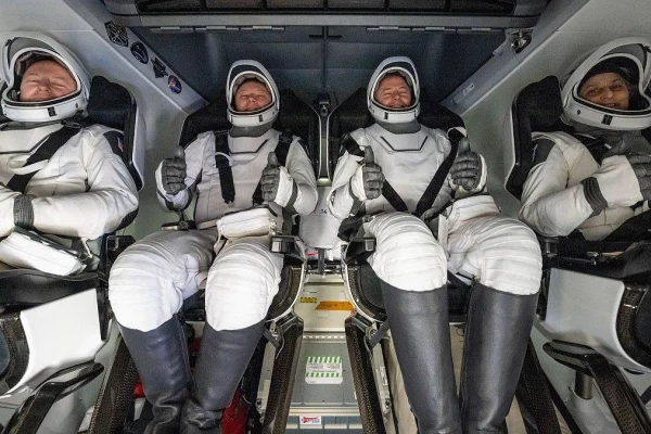 Barry Wilmore y Sunita Williams regresan a la tierra tras pasar más de nueve meses en el espacio