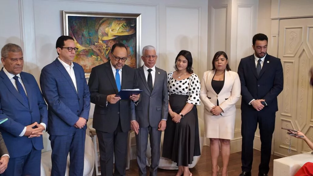 Poder Ejecutivo entrega al Senado proyecto de fusión de los ministerios de Hacienda y Economía