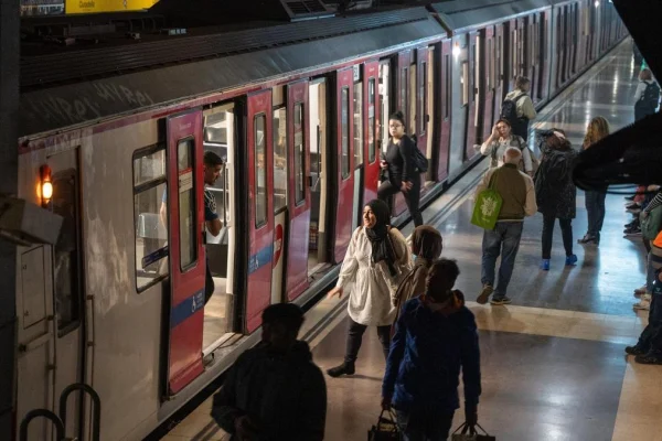 Apagón en España paraliza servicios ferroviarios y las actividades comerciales
