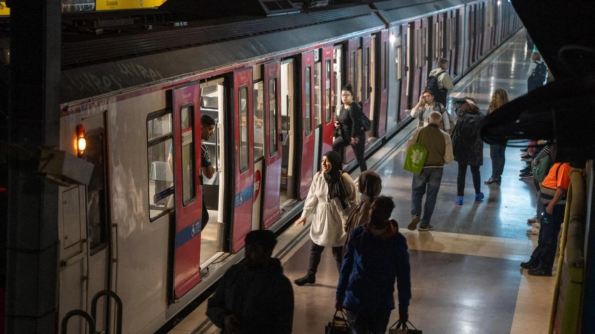 Apagón en España paraliza servicios ferroviarios y las actividades comerciales