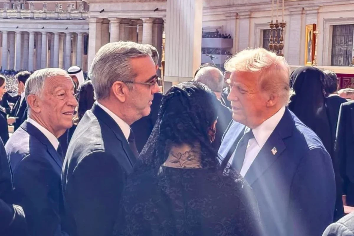 Abinader y Trump sostienen breve conversación durante funeral del papa Francisco