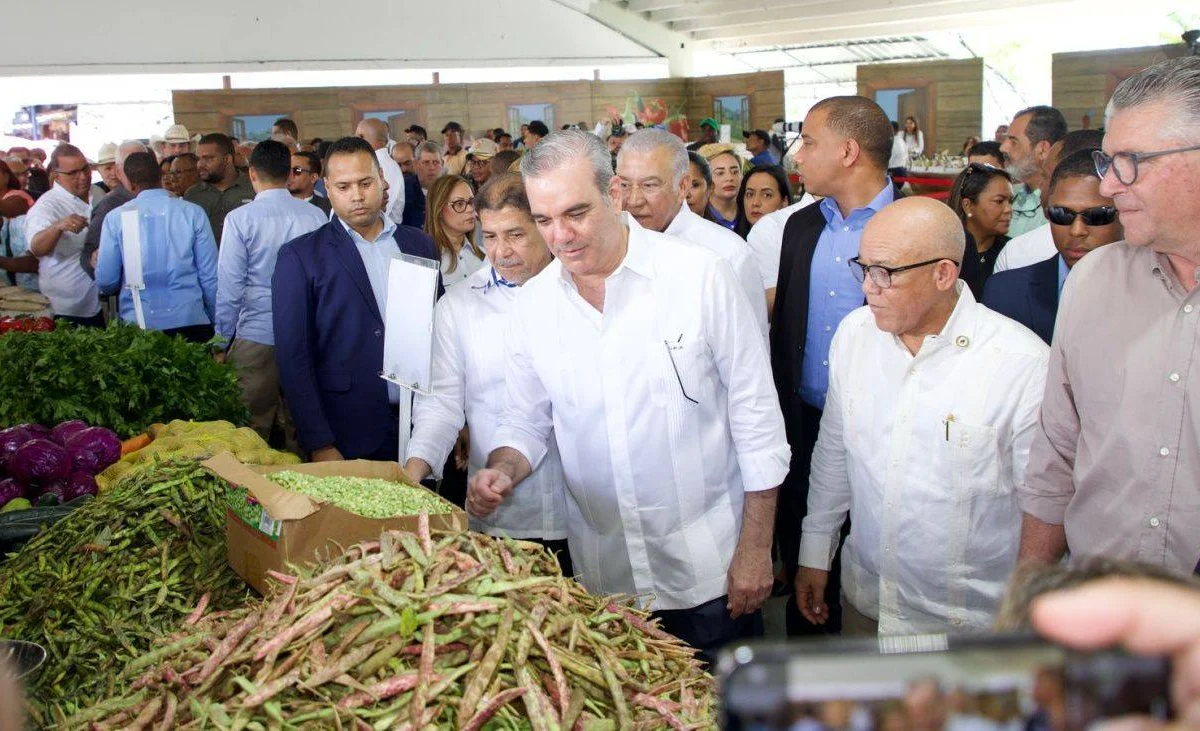 Abinader extenderá mercado de Inespre a grandes poblaciones para ofrecer precios justos