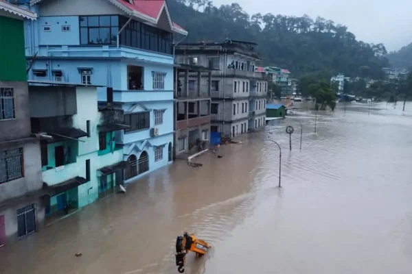 Al menos 14 muertos y 16 heridos por fuertes lluvias en el oeste de la India