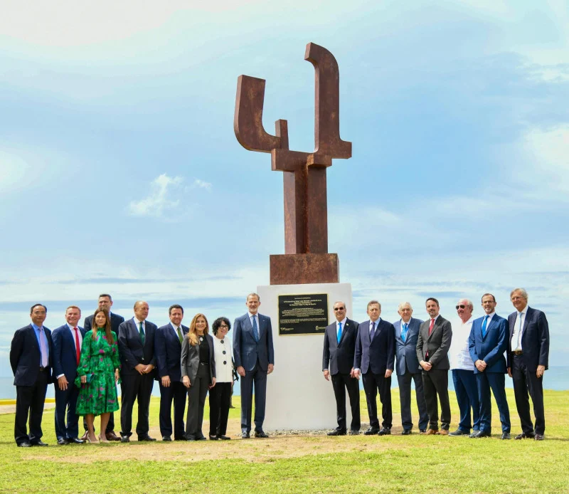 Rey de España y Abinader participan en la inauguración del monumento «Flame»