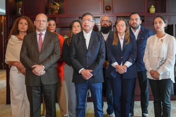 Petro pide al Senado nueva votación de consulta popular e insta al pueblo a reunirse