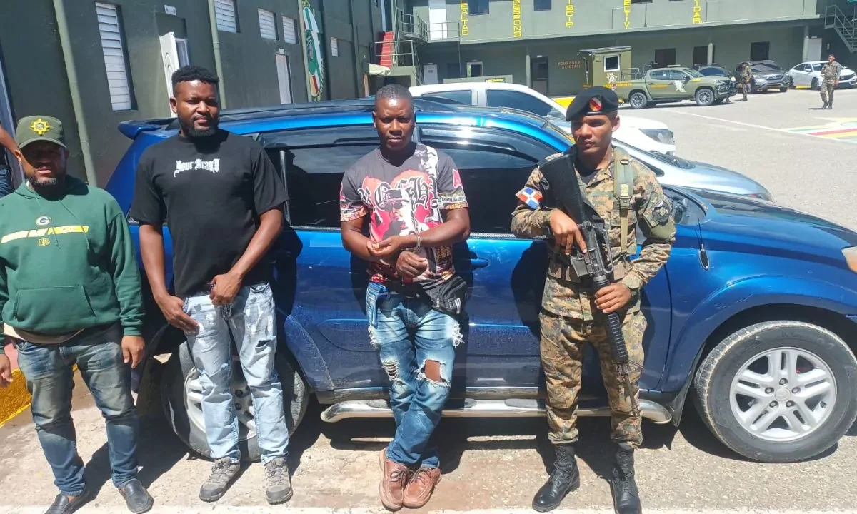 Arrestan sargento y raso del ERD con inmigrantes ilegales en San Juan de la Maguana