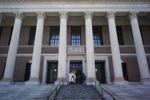 Estudiantes de Singapur en Harvard están «confundidos» por veto a extranjeros de Washington