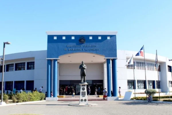 DGM investigará incidente en que golpearon un agente migratorio y un haitiano indocumentado