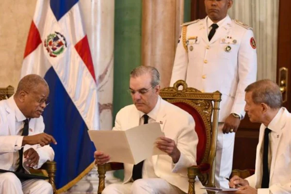 Embajador de Haití presenta cartas credenciales a Abinader tras dos años de vacante diplomática