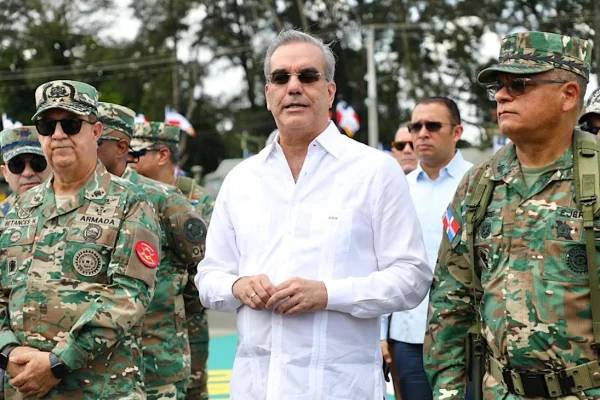 Más del 90 % respalda las 15 medidas del presidente Abinader para la migración irregular