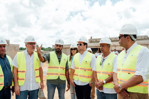 Ministro Bonilla supervisa avances en construcción de Centro Correccional Preventivo de Anamuya, Higüey