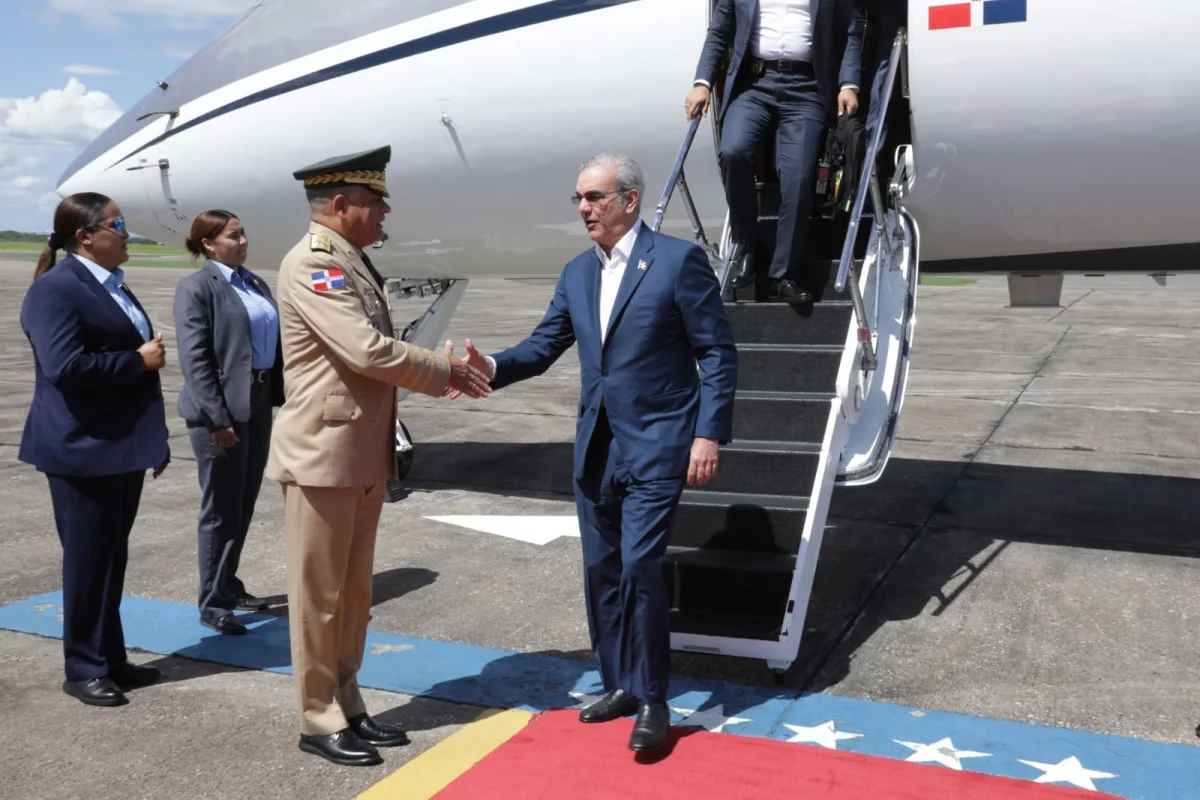 Abinader retorna al país tras reunión bilateral con Marco Rubio en Washington