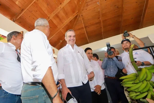 Abinader visitará provincias Espaillat y San Cristóbal este jueves