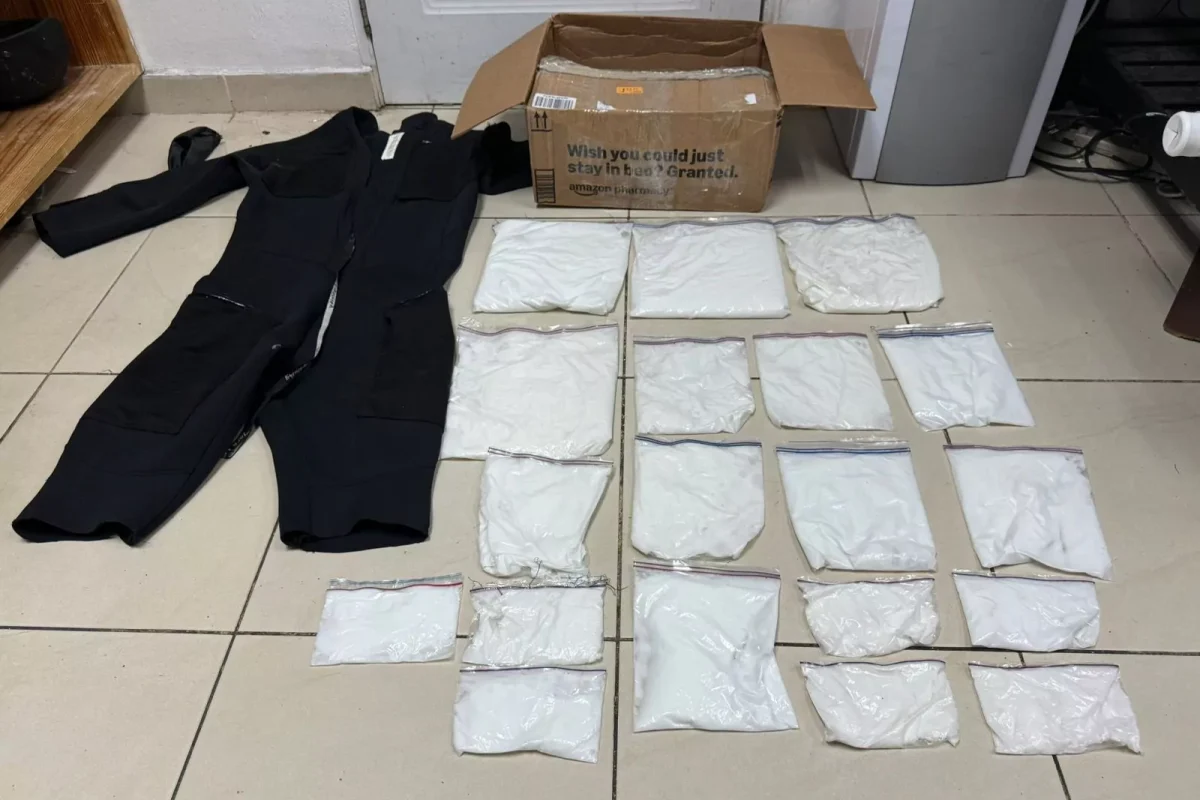 Intento fallido: DNCD intercepta cocaína camuflada en traje de buzo hacia EE.UU.