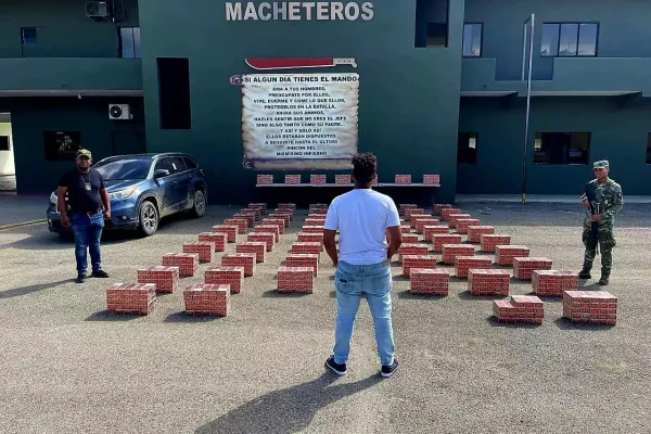Hombre detenido por contrabando de 368 mil cigarrillos en Valverde
