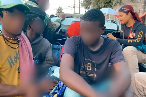 Migración detiene a 136 haitianos indocumentados en Juan Dolio