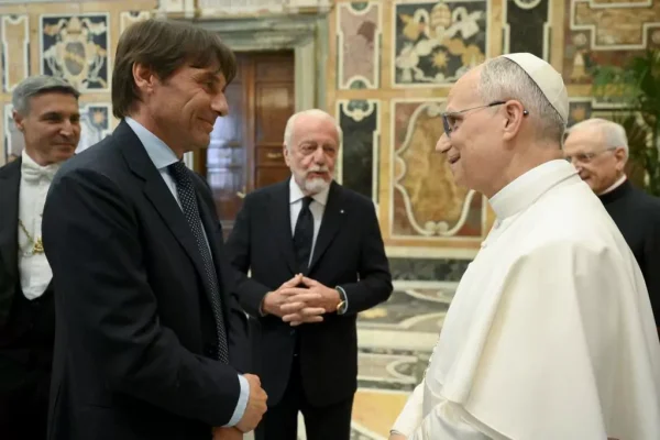 El papa León XIV recibe al Nápoles: «Lo importante no es la hazaña, es haber sido equipo»