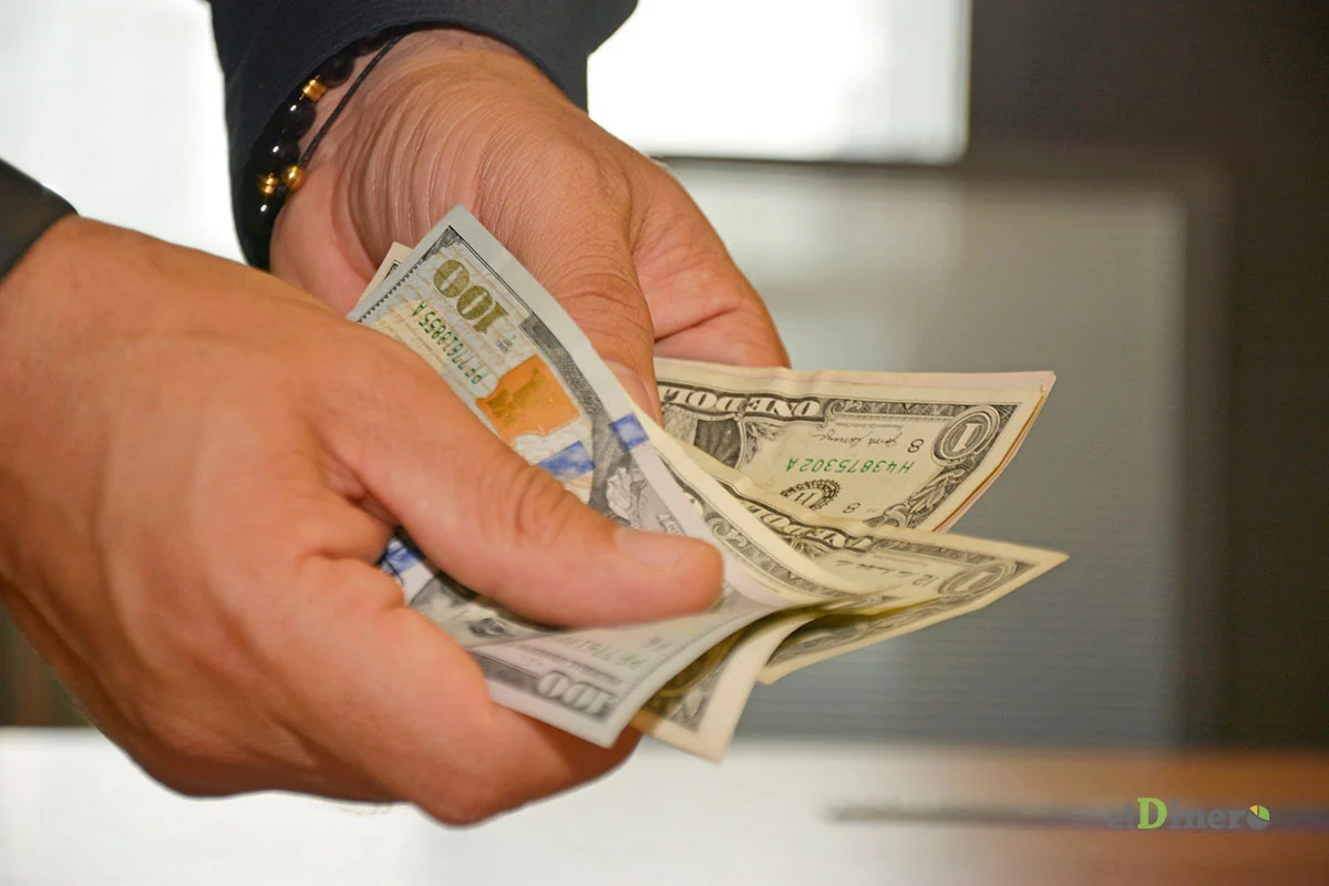 Impuesto del 1 % a las remesas desde EE.UU. costaría a RD más de US$234 millones al año