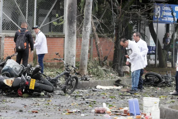 Dos muertos y 36 heridos por explosión de bombas en Colombia