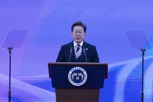 El nuevo presidente de Corea del Sur promete unidad y restaurar la economía al asumir el cargo