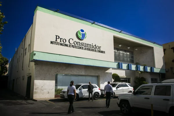 Pro Consumidor sancionará a comercios sorprendidos vendiendo útiles escolares de Inabie