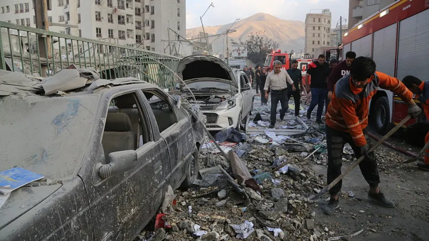 Israel ataca más de 40 objetivos militares en Irán y derriba cinco helicópteros