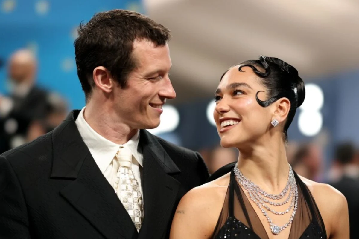 ¡Boda en camino! Dua Lipa se compromete con el actor Callum Turner