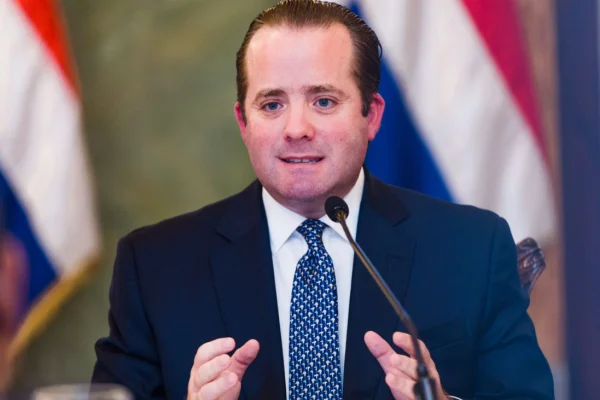 Paliza propone que Abinader sea presidente del PRM para fortalecer liderazgo hacia el 2028