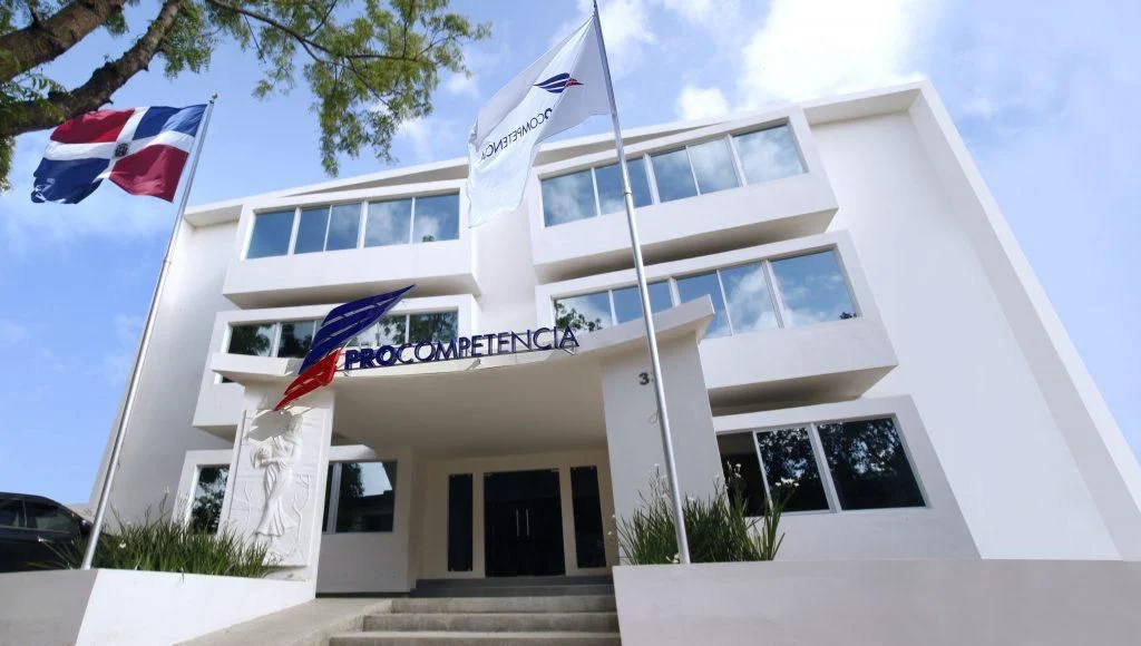 Pro-Competencia investiga a dos empresas por presunta colusión en licitaciones públicas