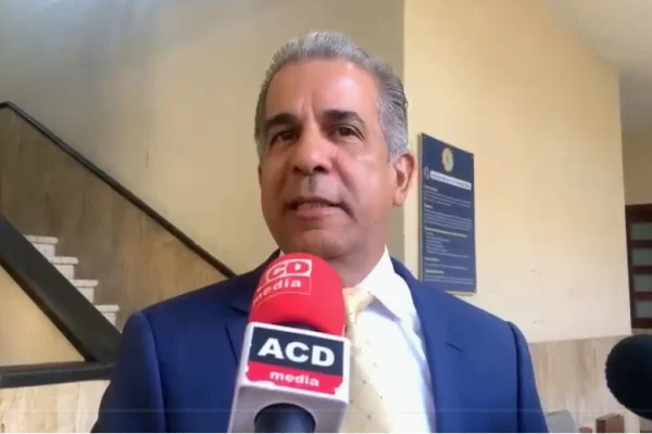 Defensa de Espaillat afirma creer en la justicia y califica de subjetiva acusación de intimidación de testigos