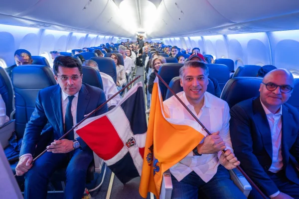David Collado inaugura vuelo a Nueva York de Arajet
