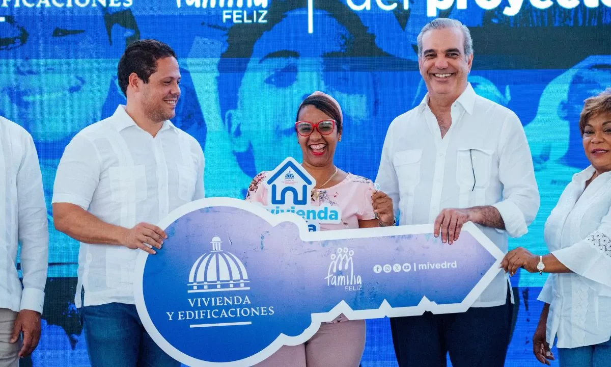 Abinader y Carlos Bonilla entregan 72 nuevos apartamentos en Boca Chica