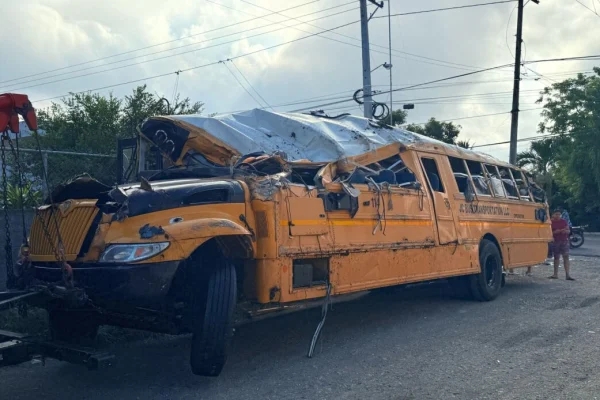 Al menos 6 muertos y más de 40 heridos tras volcarse autobús en carretera Jamao al Norte