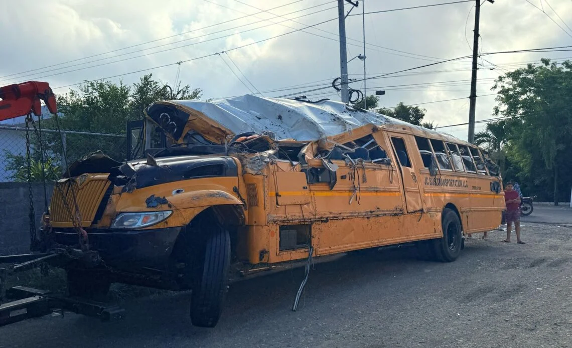 Al menos 6 muertos y más de 40 heridos tras volcarse autobús en carretera Jamao al Norte