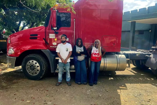 Detienen conductor de patana transportando extranjeras en situación migratoria irregular en Elías Piña