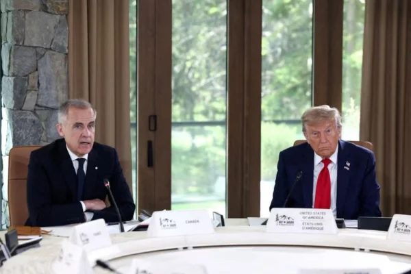 Trump amenaza con imponer aranceles del 35 % manteniendo la presión sobre Canadá