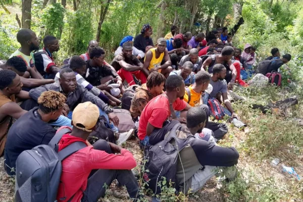 Ejército detiene a 50 extranjeros en situación migratoria irregular en Valverde