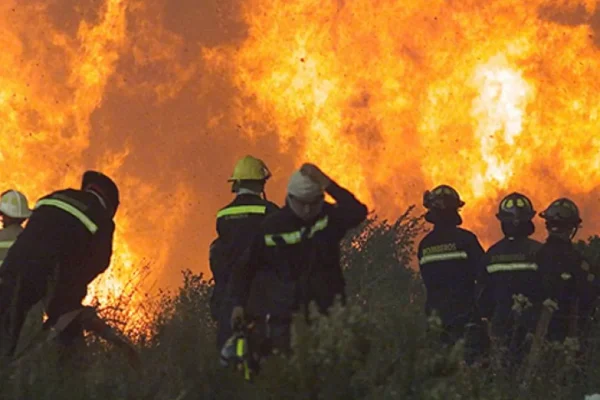 Dos muertos en un violento incendio forestal en España en medio de la ola de calor