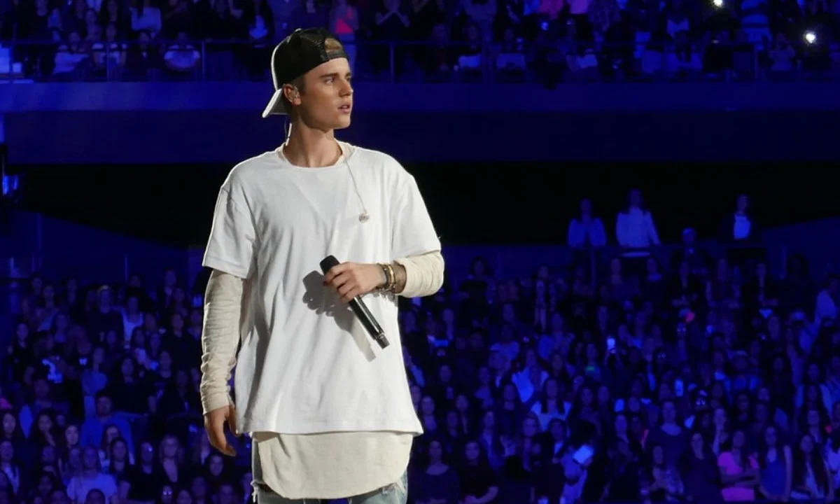 Justin Bieber lanzará su séptimo álbum de estudio el viernes, según The Hollywood Reporter