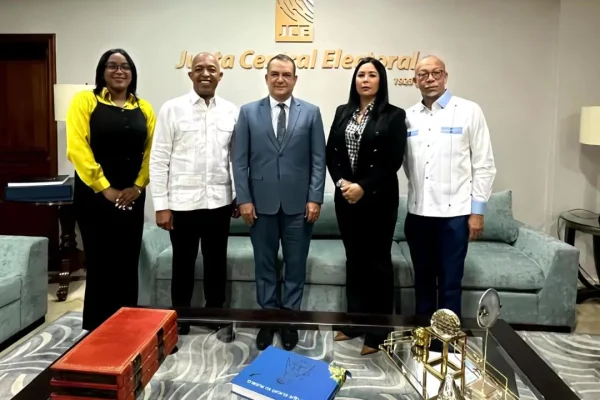 Cónsul de New Jersey y presidente de JCE se reúnen para optimizar servicios a dominicanos en el exterior